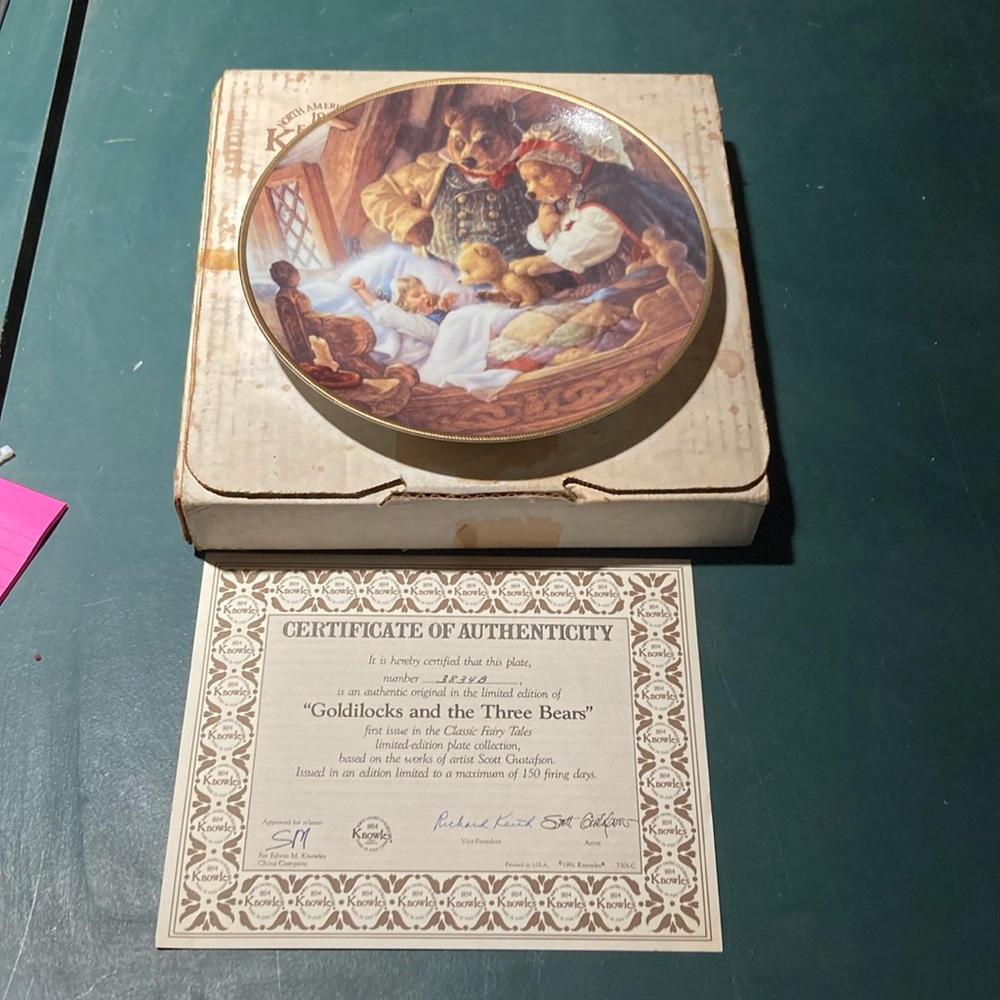 Collector plate, Goldilocks, and the three bears by Edwin Knowles.